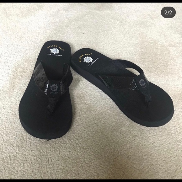 Yellow Box flip flops - Picture 2 of 2